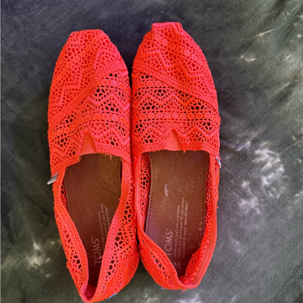 TOMS Women's Vibrant orange Crochet Flats